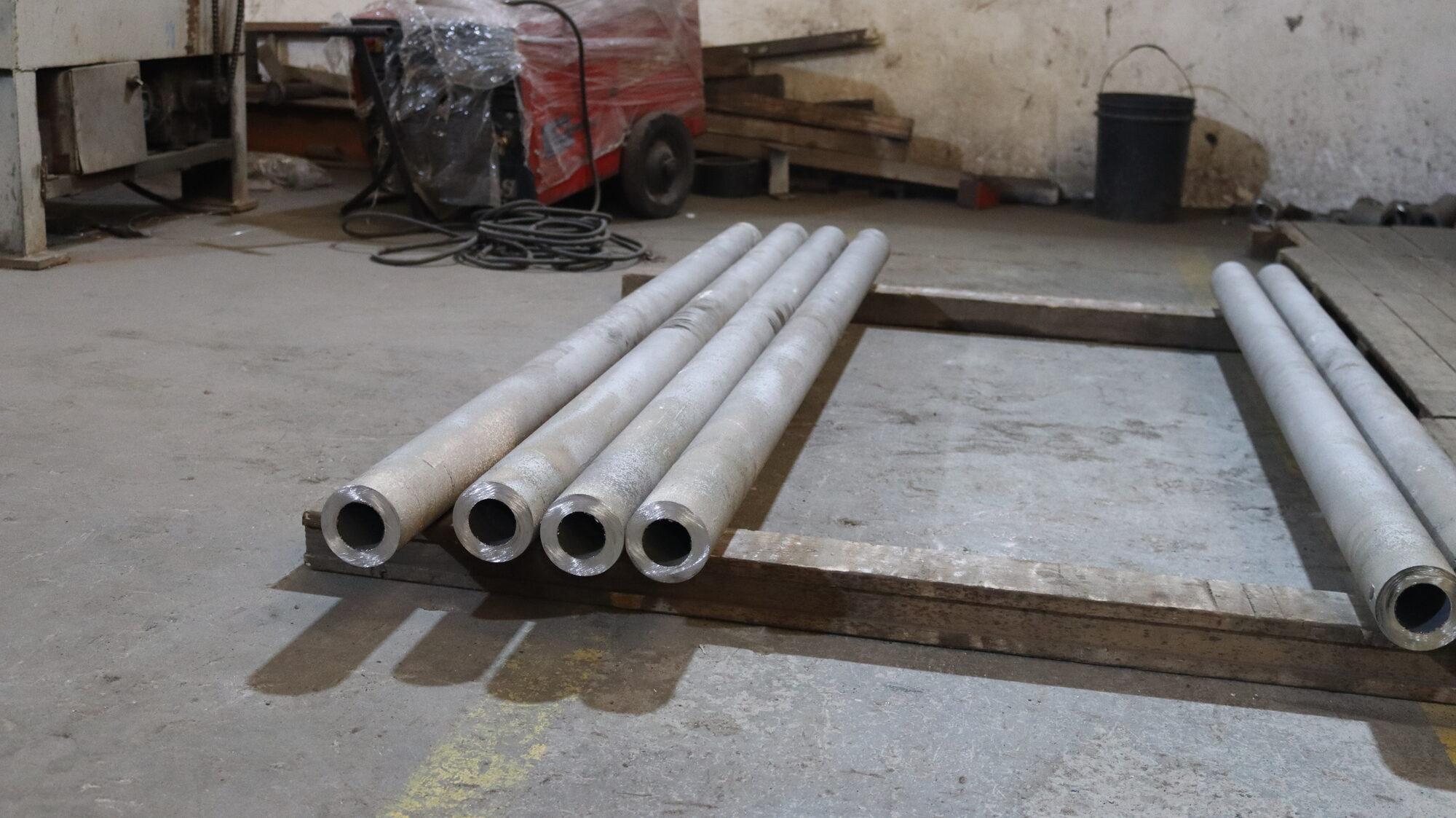 Tubo bruto de aço inox após o processo de centrifugação
