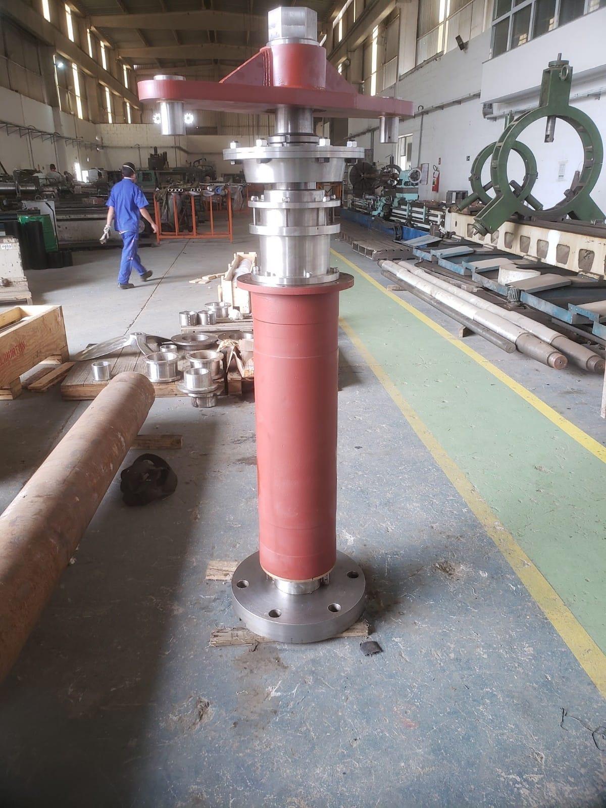 Flange industrial naval em close-up.